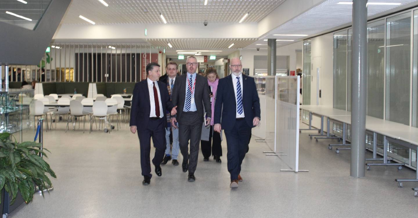 Scottish Secretary Visits Falkirk Campus CARA (13)
