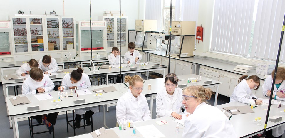Primary school pupils learn about STEM