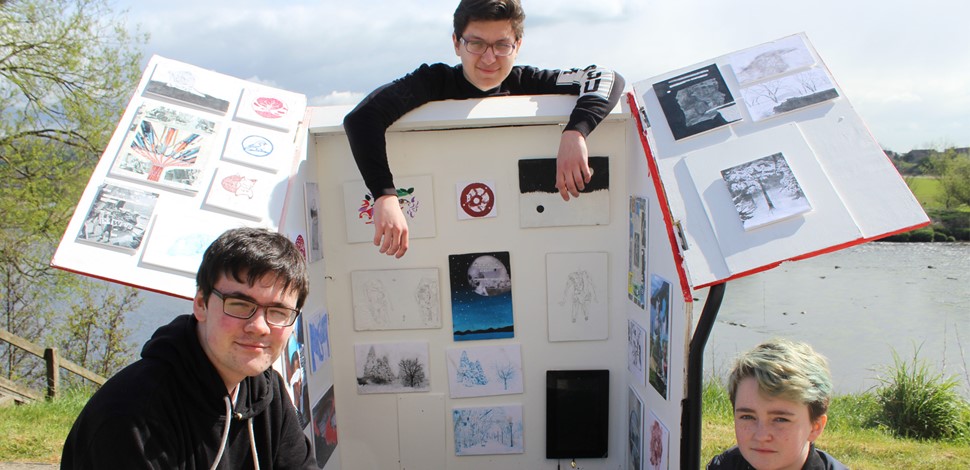 Pop-up exhibition created by young artists