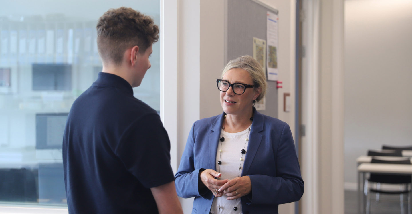 Cabinet Secretary For Climate Action And Energy Visits Falkirk Campus CARA (4)
