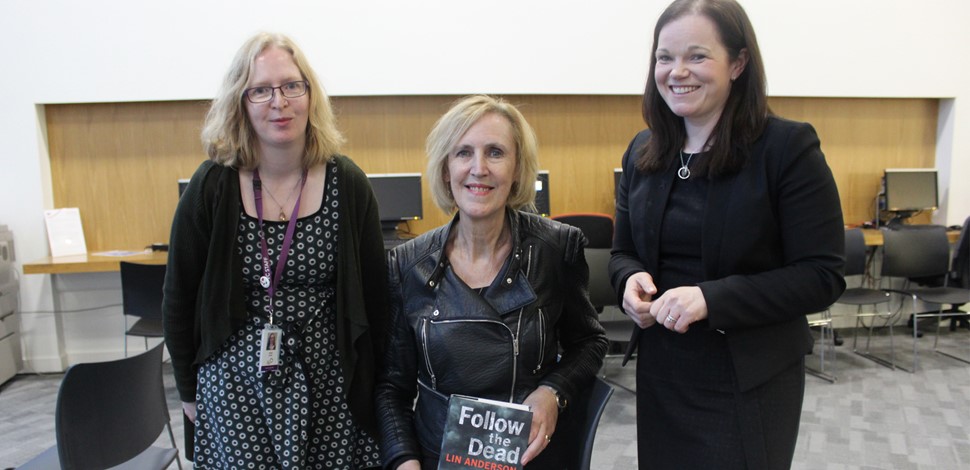 Best-selling author speaks at Alloa campus