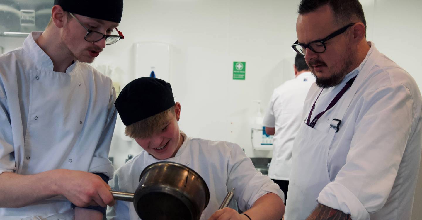 Inspirational Cooking Demo Returns For Stirling Students RAW (5)