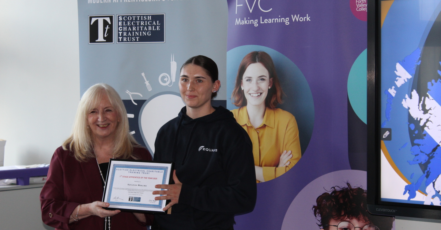 Awards Kayleigh Mealings Receives Her Certificate