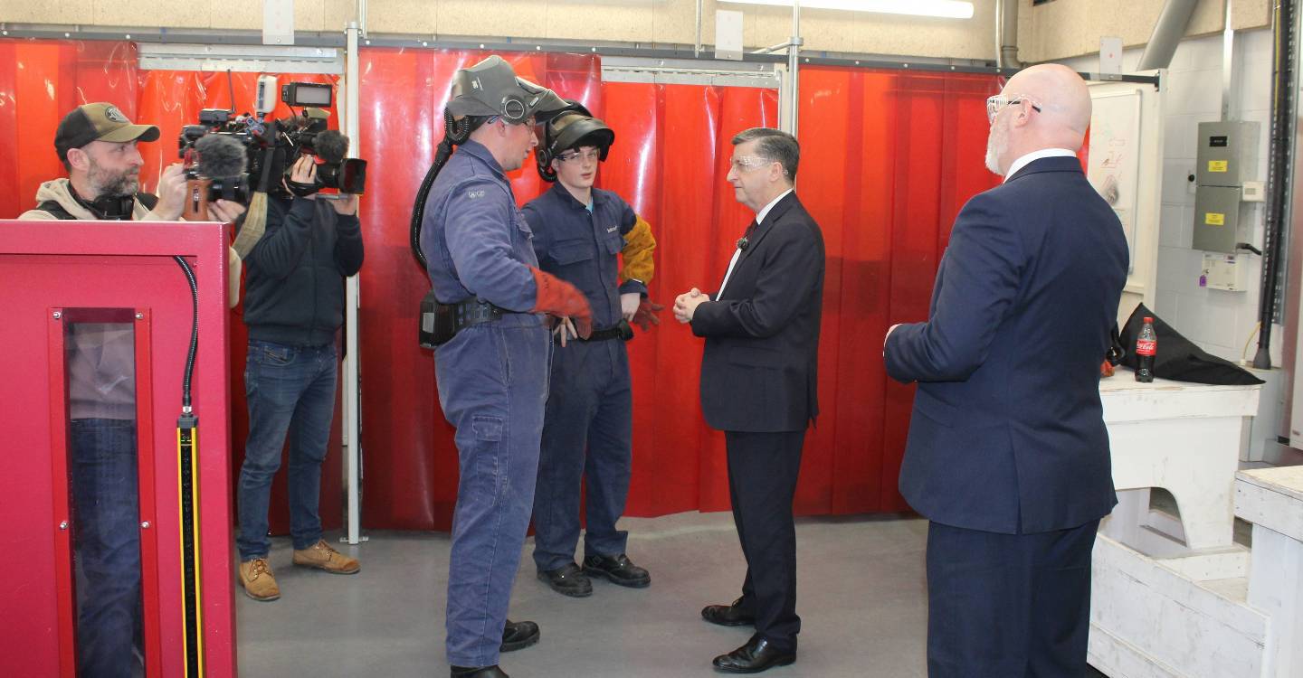 Scottish Secretary Visits Falkirk Campus CARA (1)