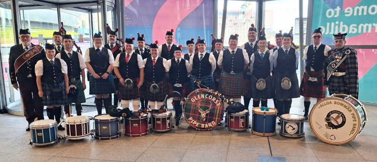 Alloa Bowmar Pipe Band help launch Commonwealth Games