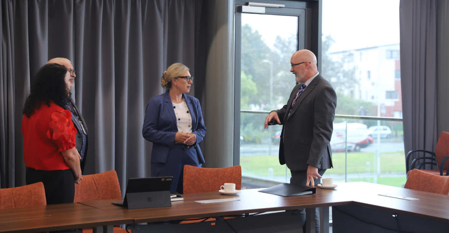Cabinet Secretary For Climate Action And Energy Visits Falkirk Campus CARA (2)