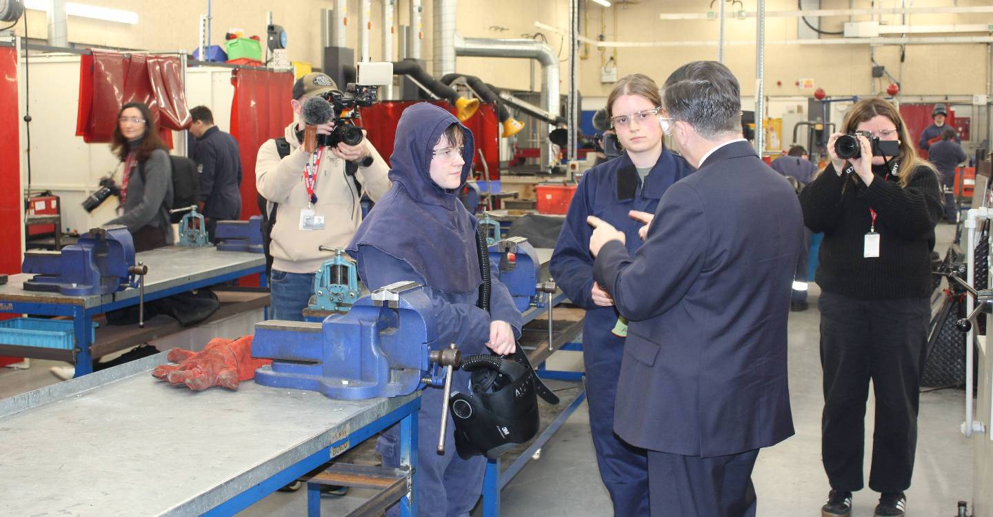 Scottish Secretary Visits Falkirk Campus CARA (2)