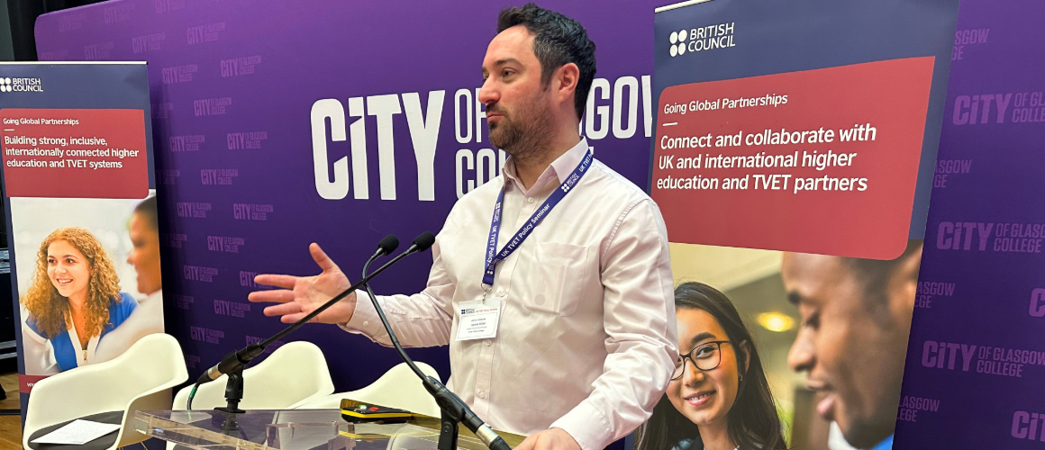 Jamie Allan Presenting At The Seminar (2)