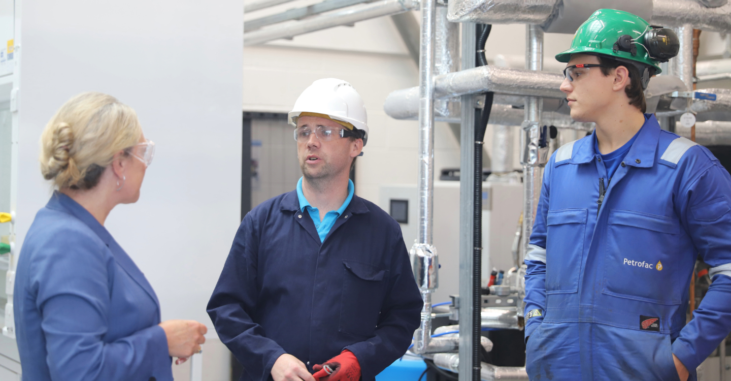 Cabinet Secretary For Climate Action And Energy Visits Falkirk Campus CARA (6)