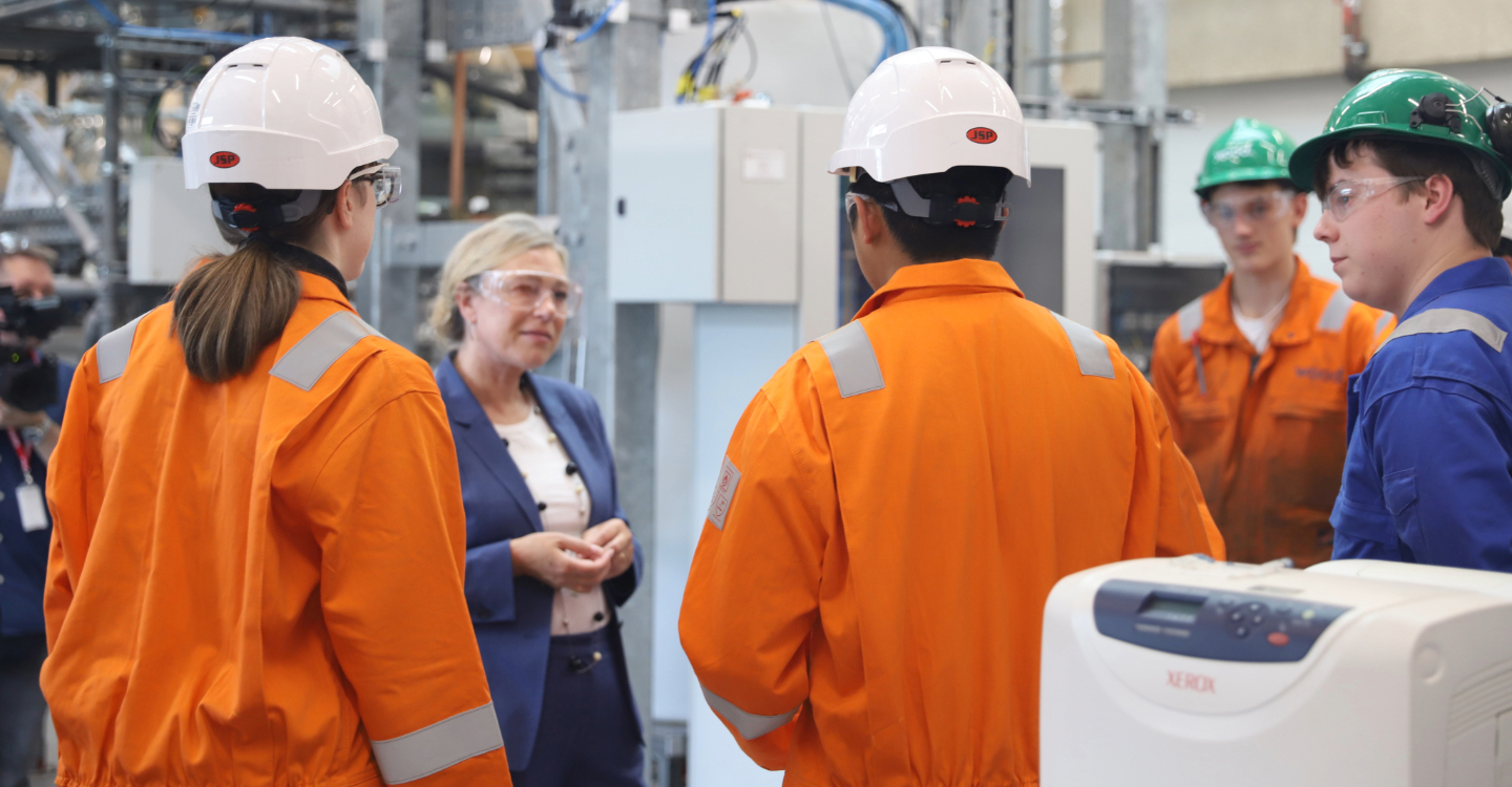 Cabinet Secretary For Climate Action And Energy Visits Falkirk Campus CARA (1)